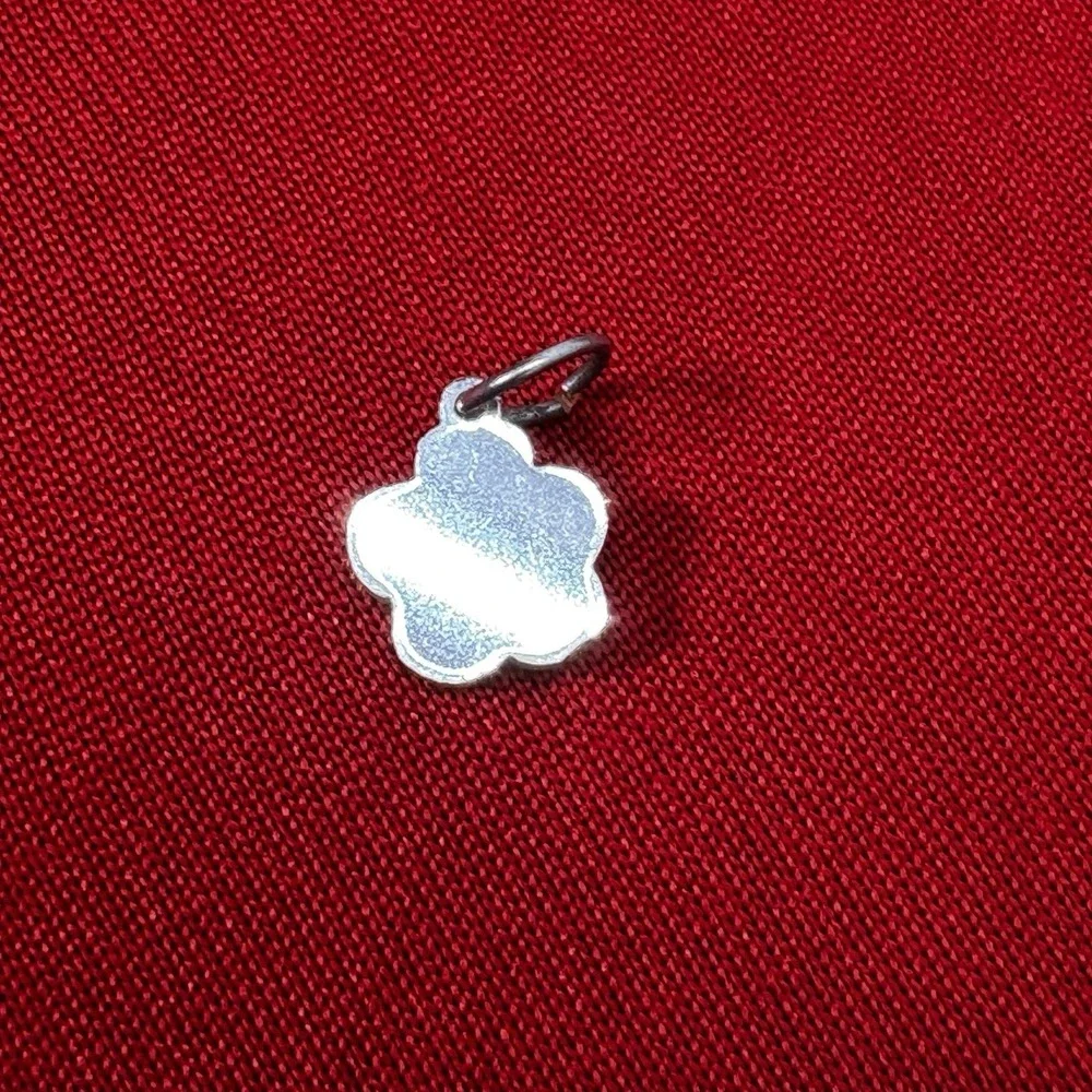 Small Yellowish Green Mirrored Flower Charm‎